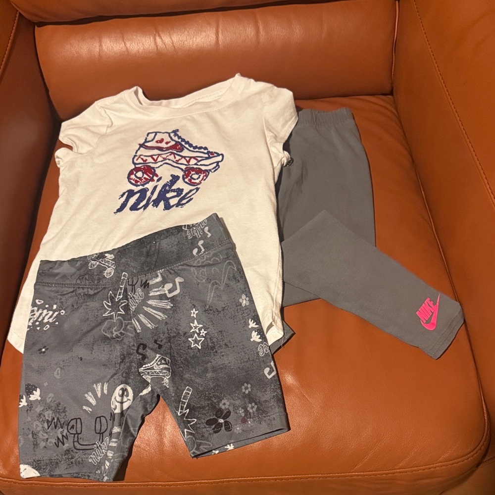 Nike Cream T-Shirt and Gray Leggings Set